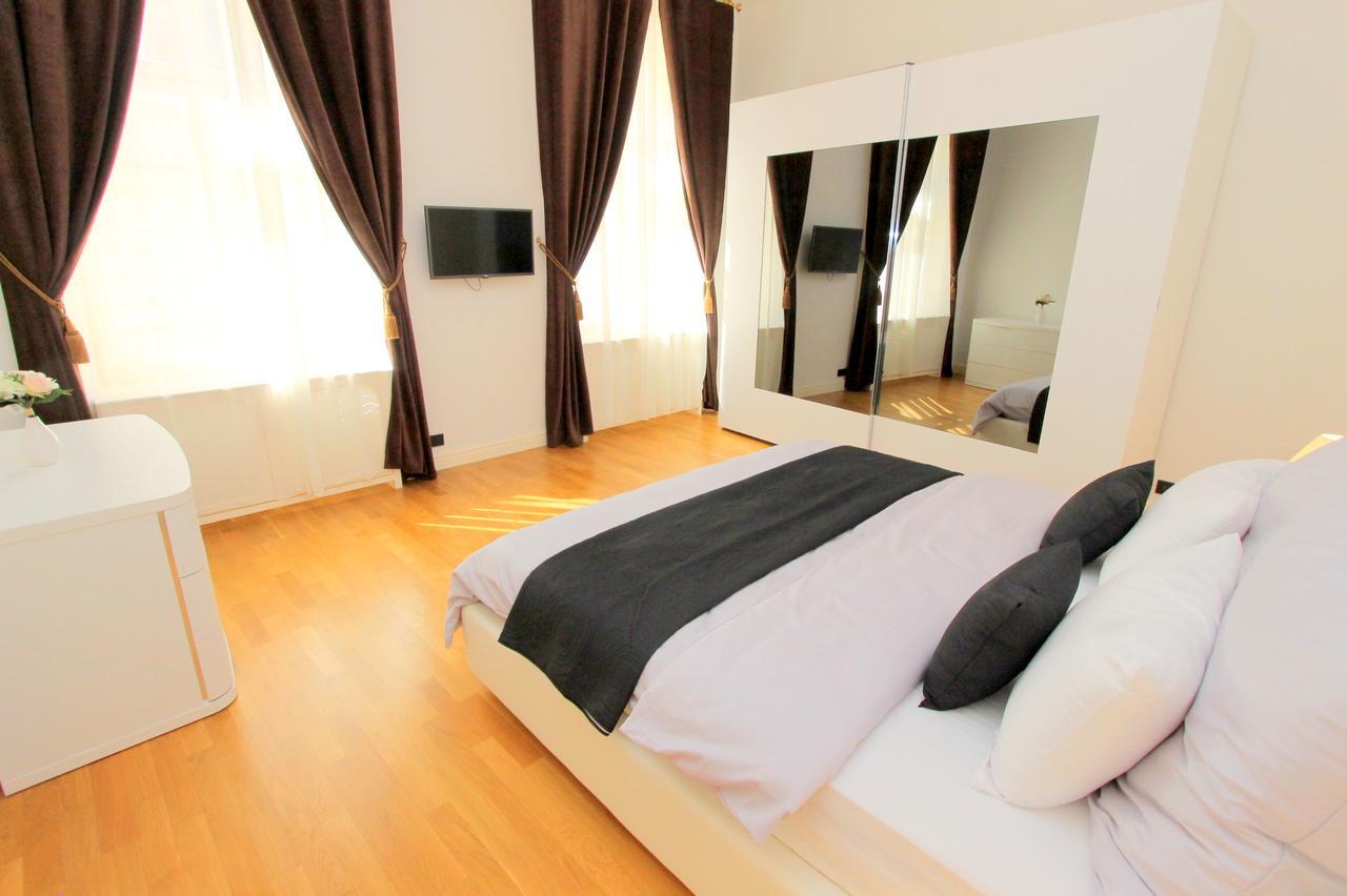 Luxury Apartments Krocinova ปราก ภายนอก รูปภาพ