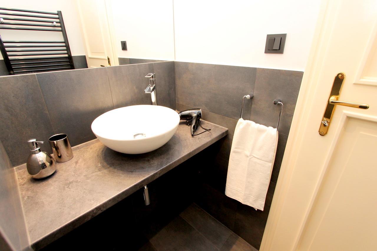 Luxury Apartments Krocinova ปราก ภายนอก รูปภาพ