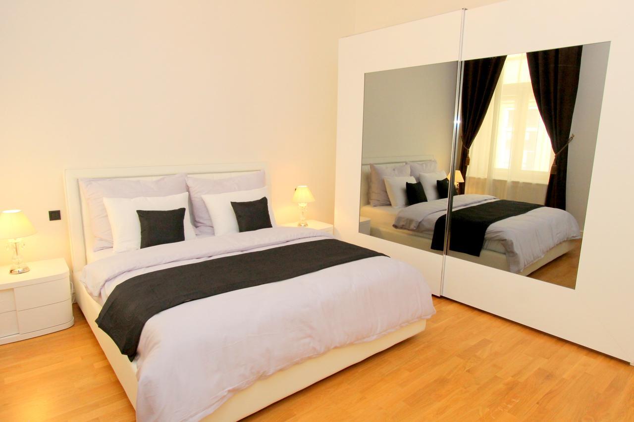 Luxury Apartments Krocinova ปราก ภายนอก รูปภาพ