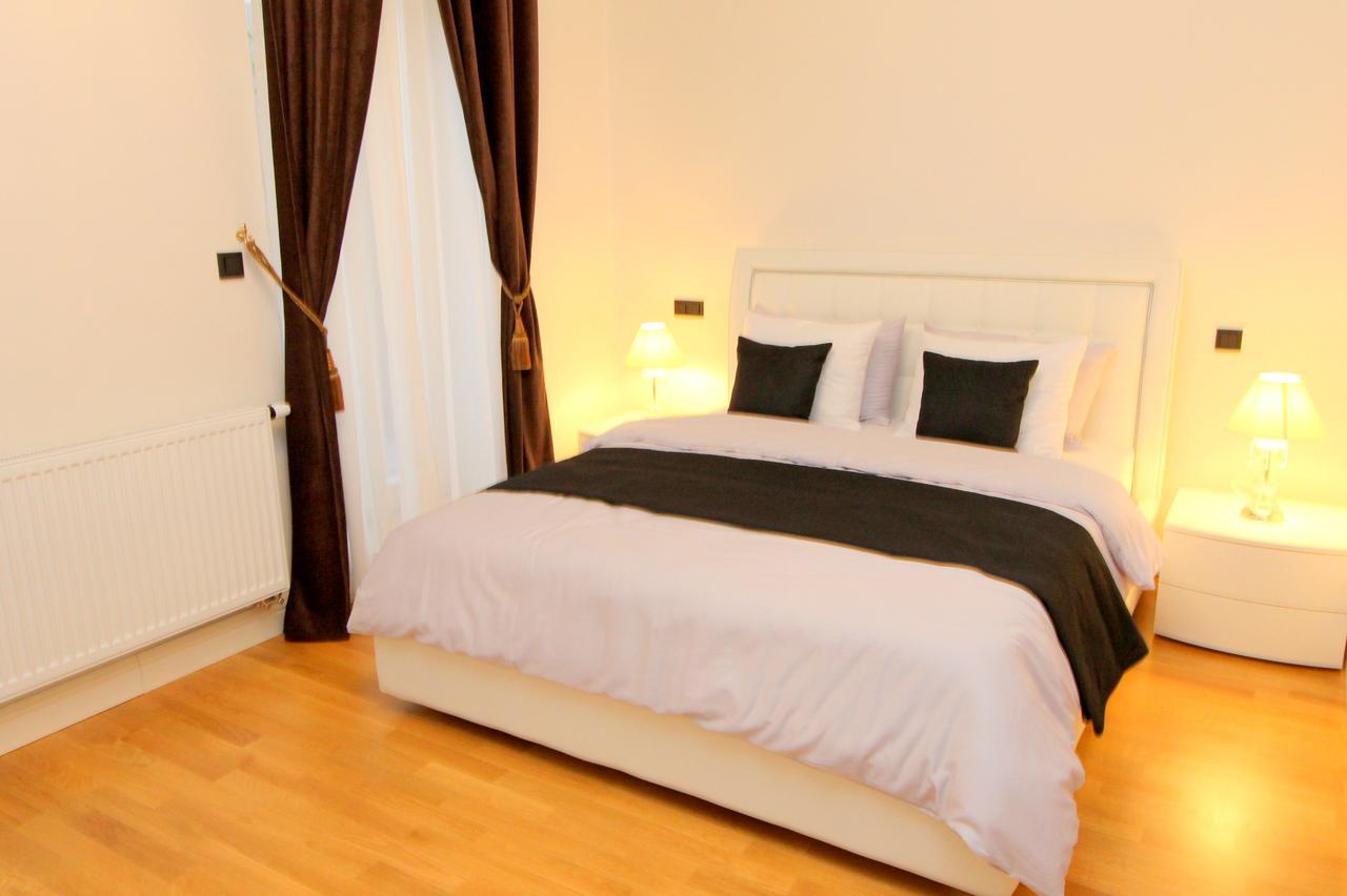 Luxury Apartments Krocinova ปราก ภายนอก รูปภาพ
