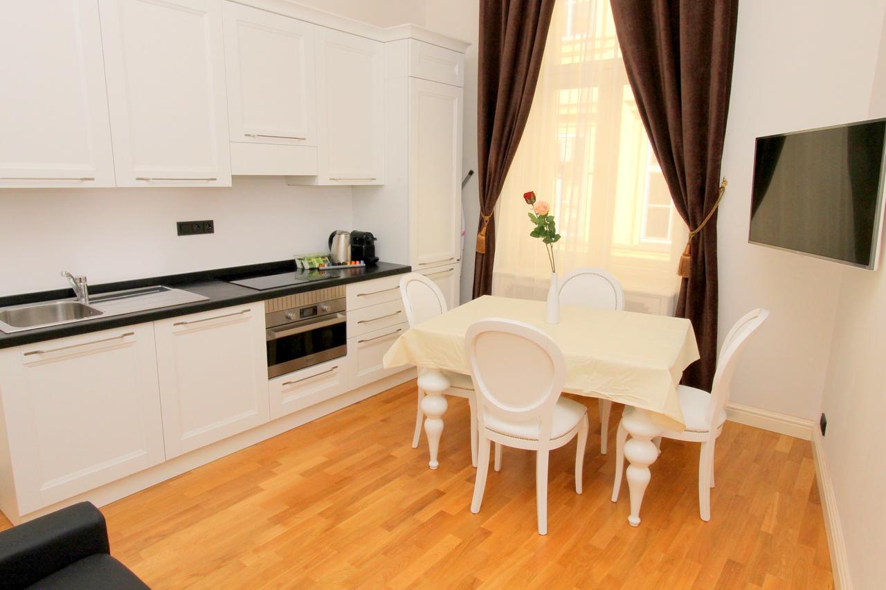 Luxury Apartments Krocinova ปราก ภายนอก รูปภาพ